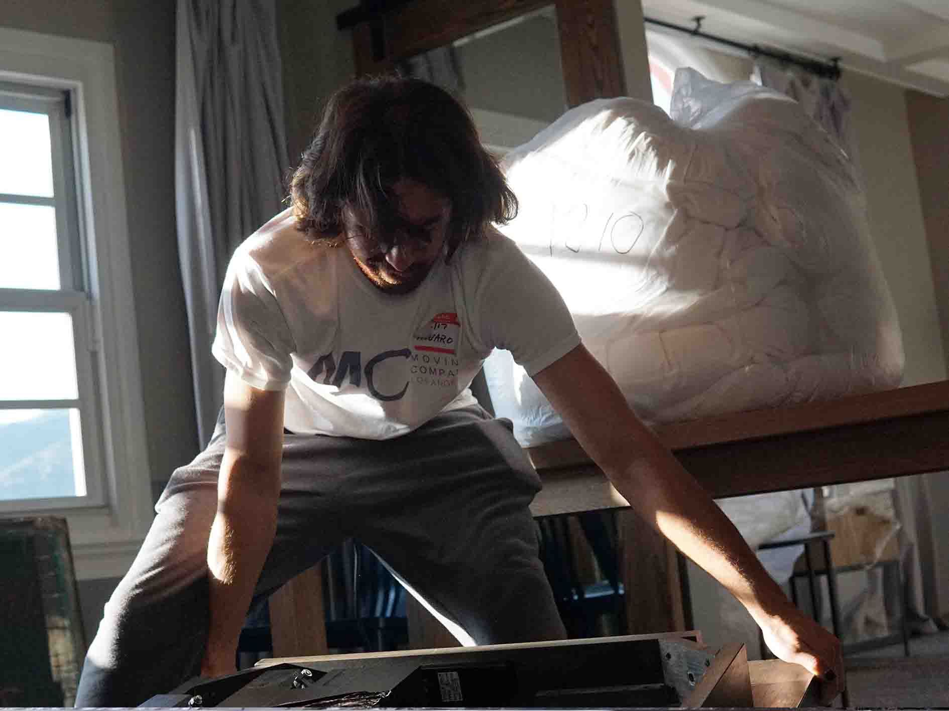 Moving apartments in Los Angeles with professional movers